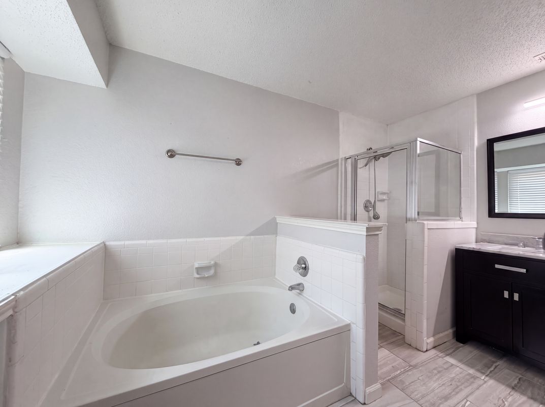 Photo 11 of 19 of 2831 Red Oak Dr, Grand Prairie, TX