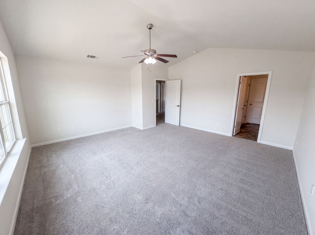 Photo 4 of 26 of 9833 Wardley Dr, Charlotte, NC