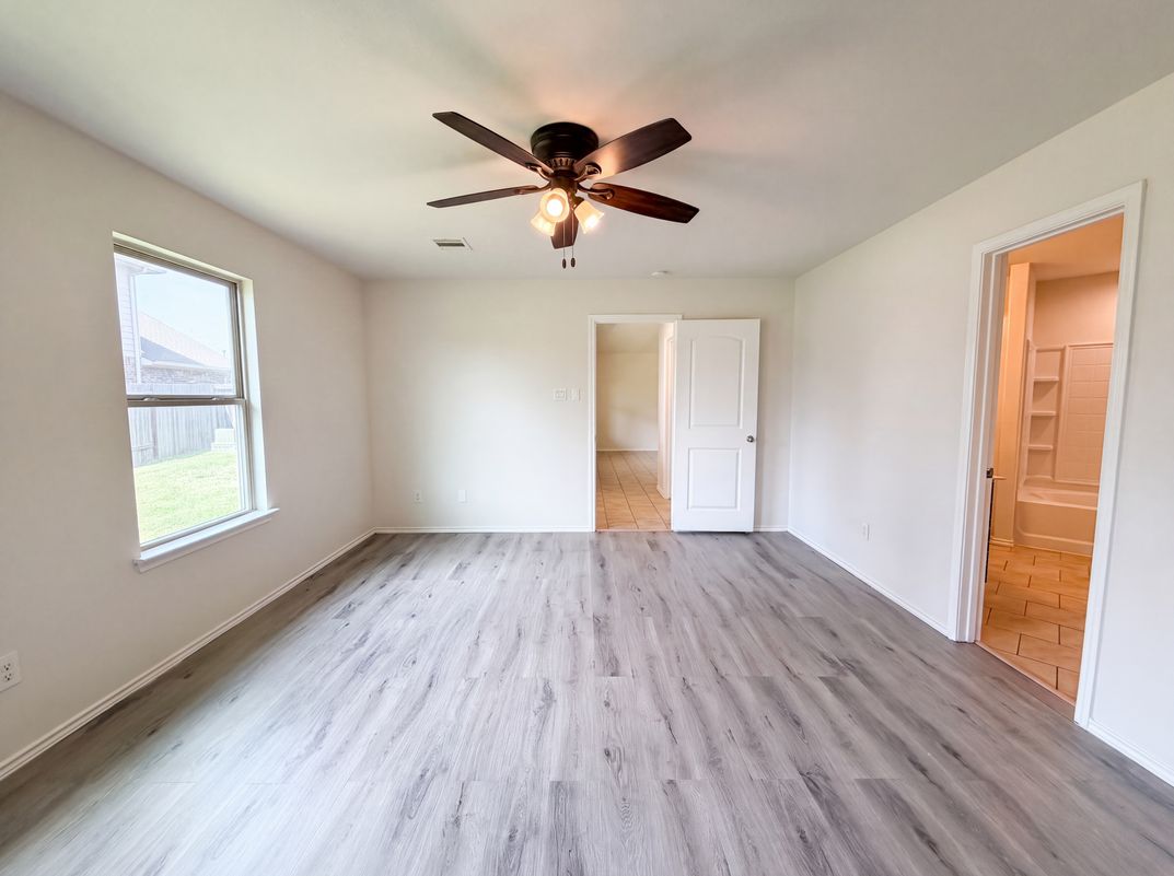 Photo 4 of 17 of 3603 Indigo Forest St, Spring, TX