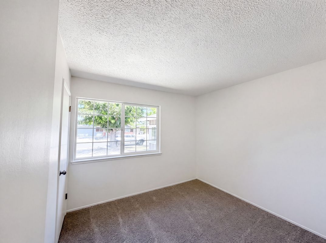 Photo 4 of 41 of 7007 Ursa Pkwy, Sacramento, CA