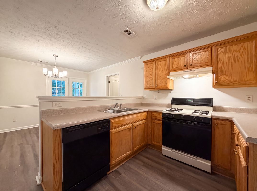 Photo 14 of 18 of 10543 Crabtree Dr, Jonesboro, GA