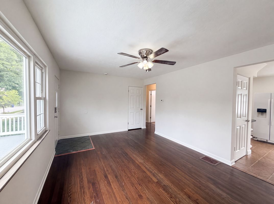 Photo 7 of 25 of 651 Raleigh Dr, Columbus, OH