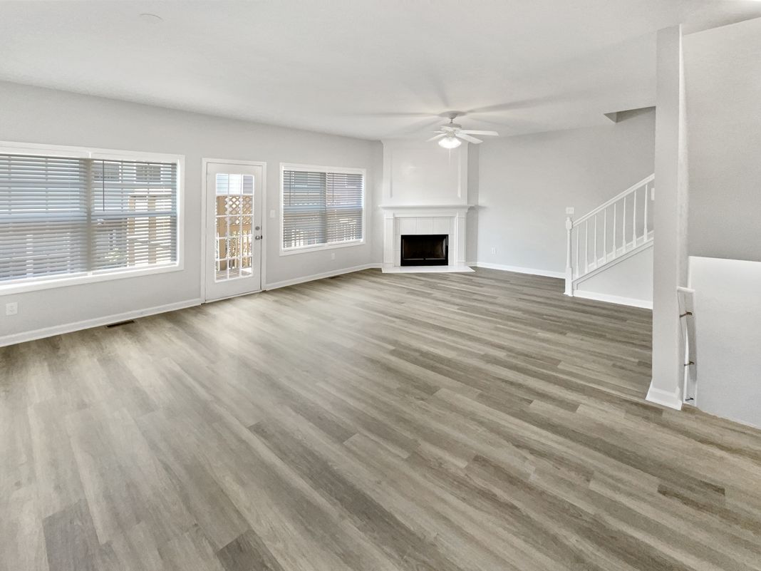 Photo 3 of 52 of 1622 Halliard Dr, Lawrenceville, GA