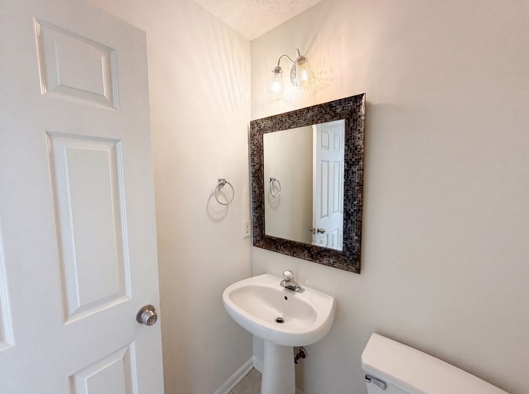 Photo 17 of 25 of 3582 Coveside Ct, Loganville, GA