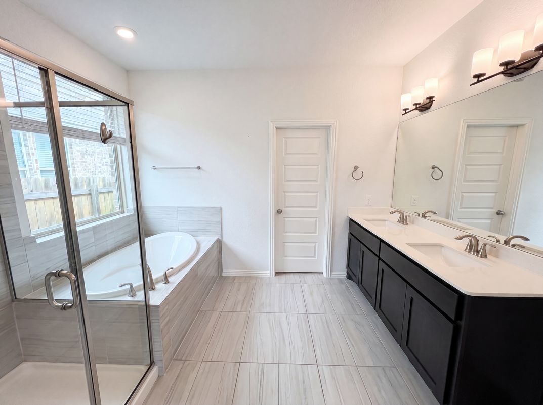 Photo 11 of 16 of 1308 Knowles Dr, Hutto, TX