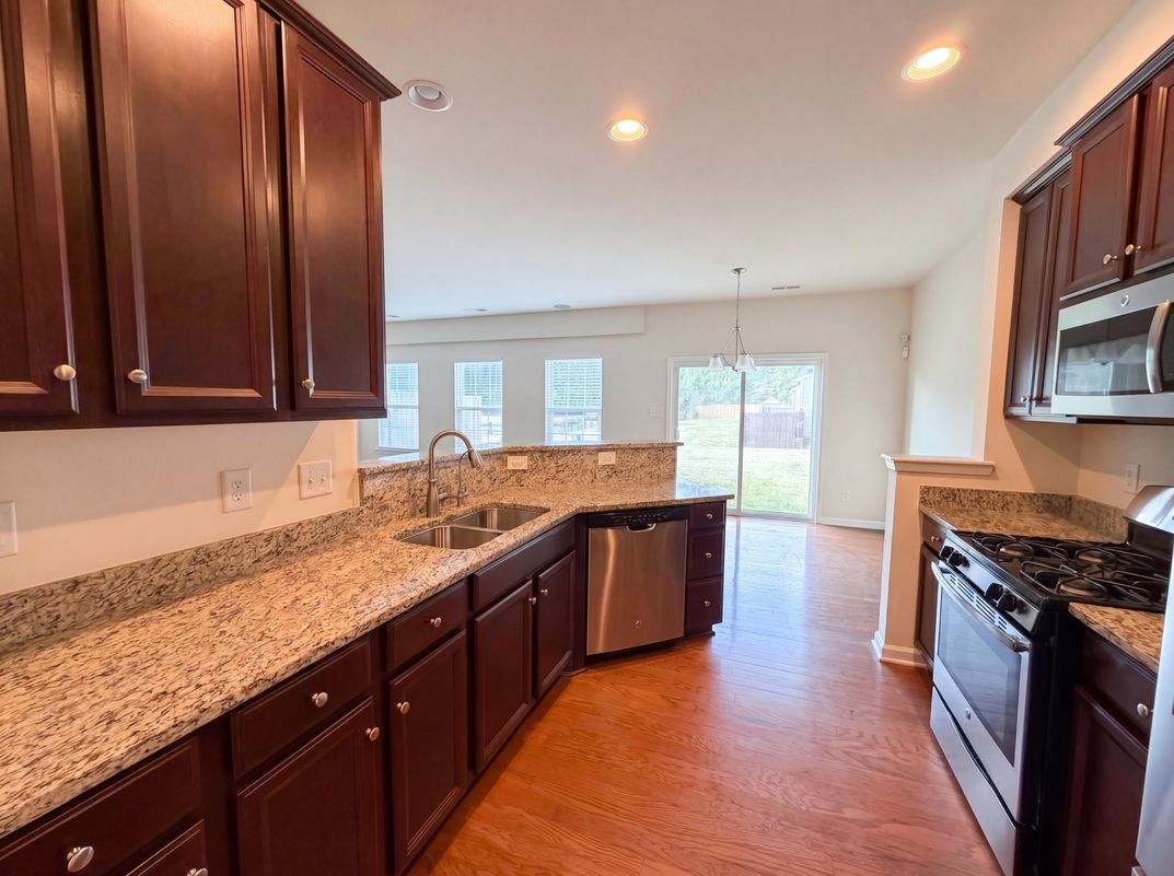 Photo 2 of 18 of 3713 Banana Ln, Midlothian, VA