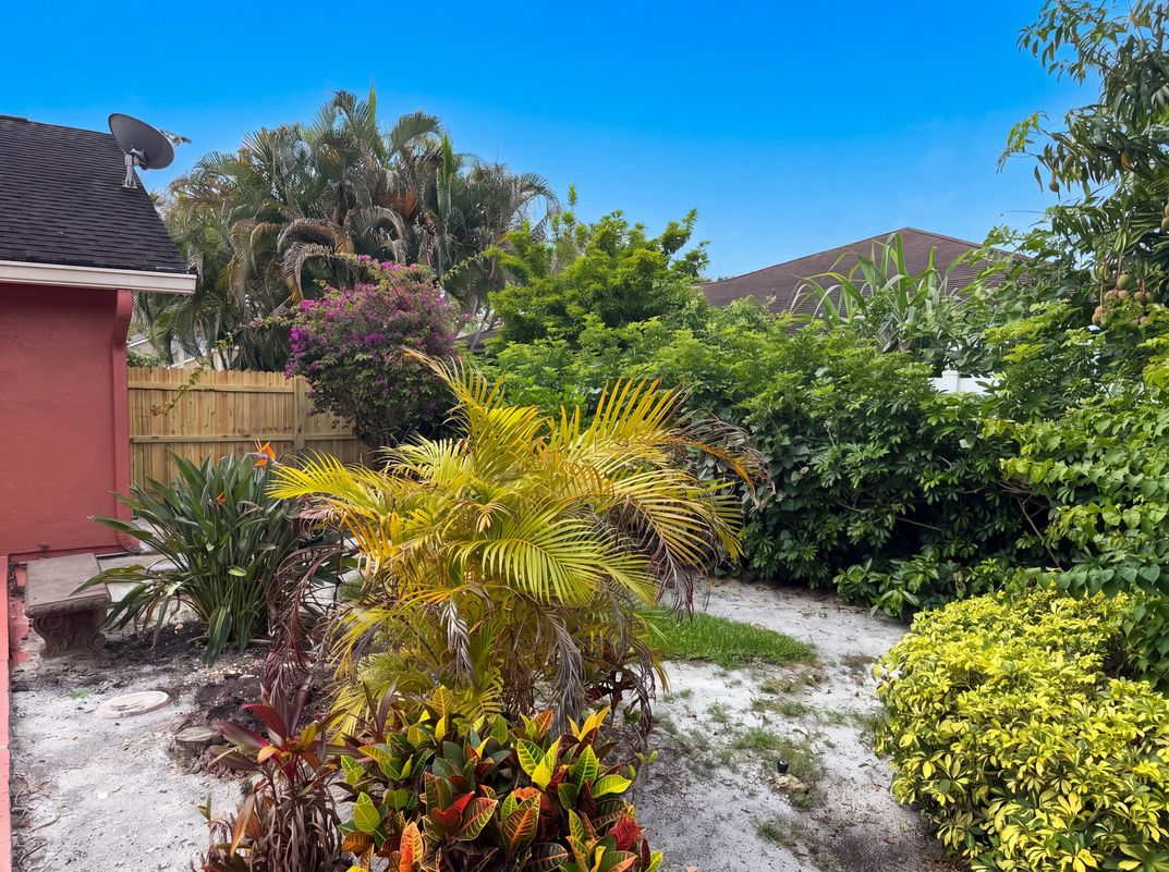 Photo 30 of 47 of 118 Waterway Rd, Royal Palm Beach, FL