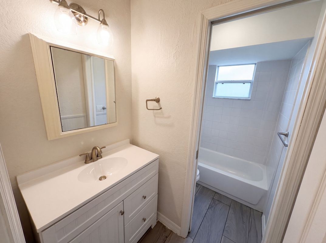 Photo 6 of 24 of 967 Lamplighter Dr NW, Palm Bay, FL