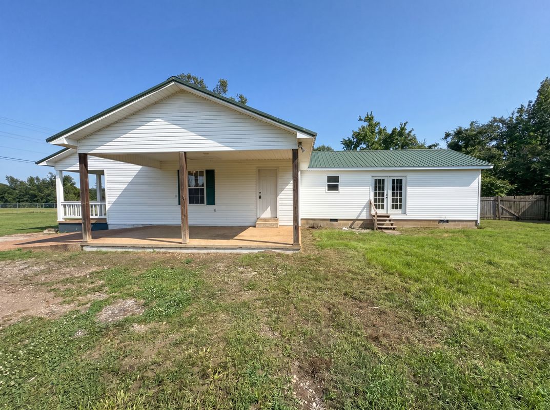 Photo 5 of 19 of 1040 Dodd Dr, Savannah, TN
