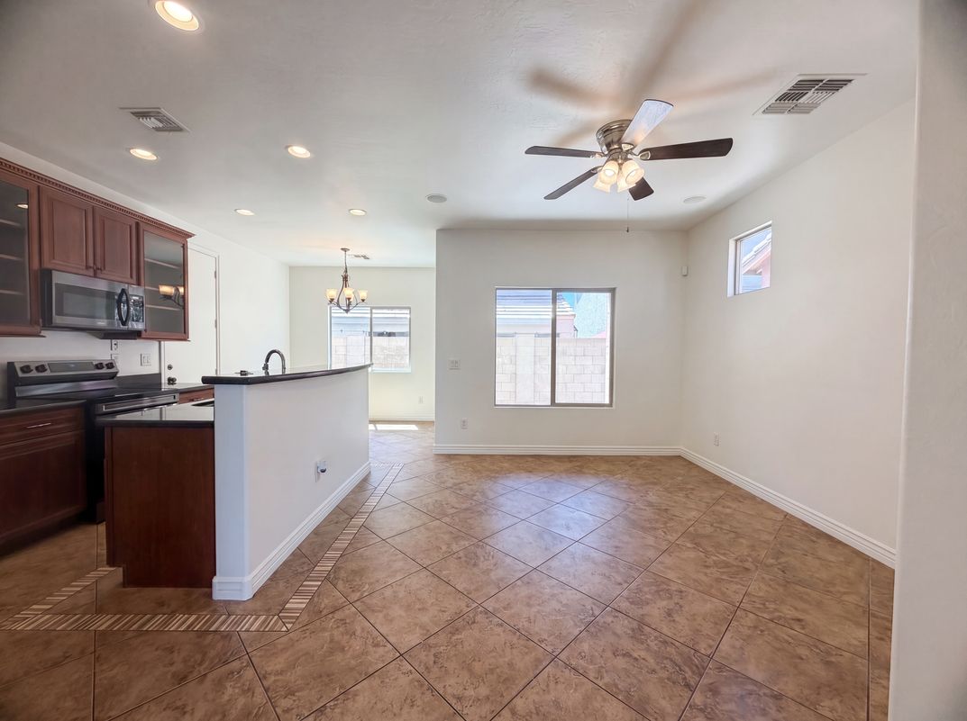 Property photo 2 of 330 S Leandro