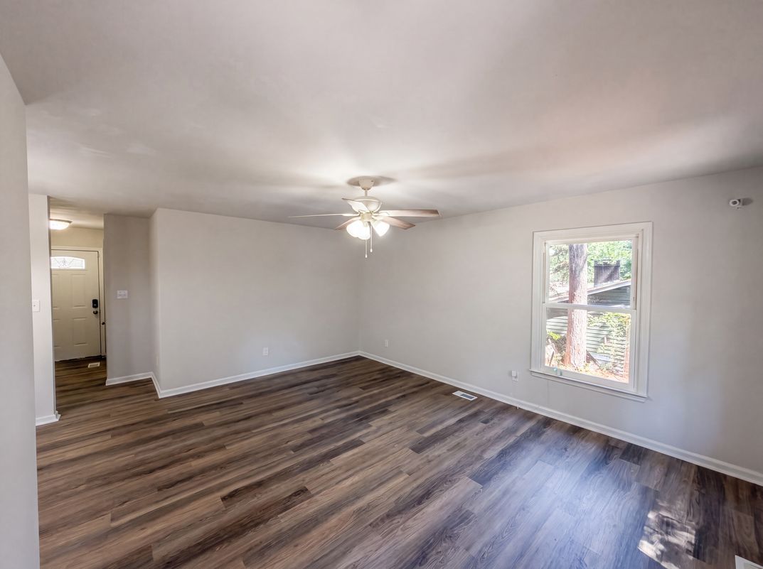Photo 7 of 15 of 5314 Westminster Dr, Fayetteville, NC