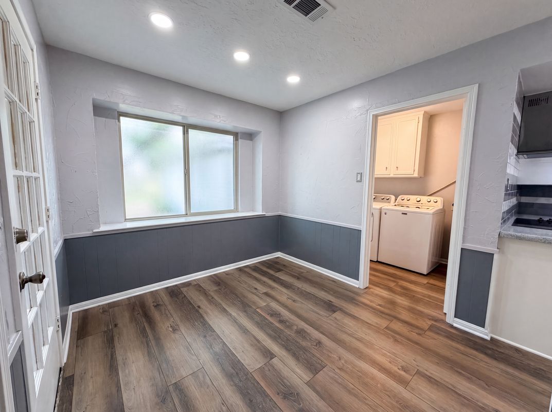 Photo 9 of 20 of 10327 Sweetwood Dr, Houston, TX