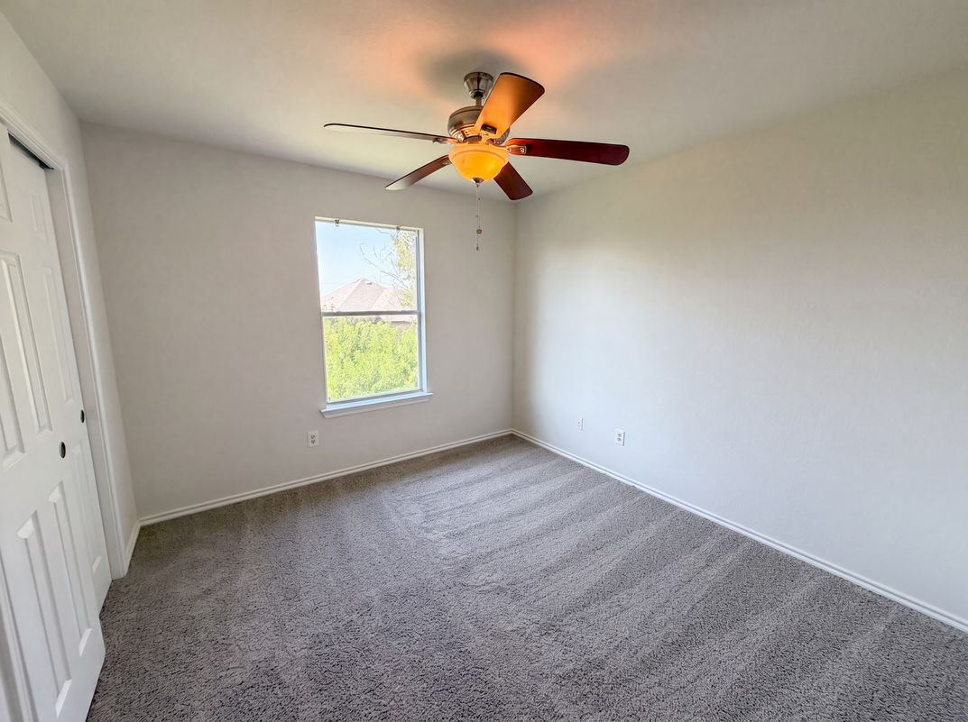 Photo 14 of 20 of 206 Almquist St, Hutto, TX