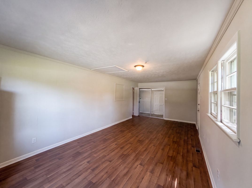 Photo 9 of 19 of 4060 Rosehill Rd, Fayetteville, NC