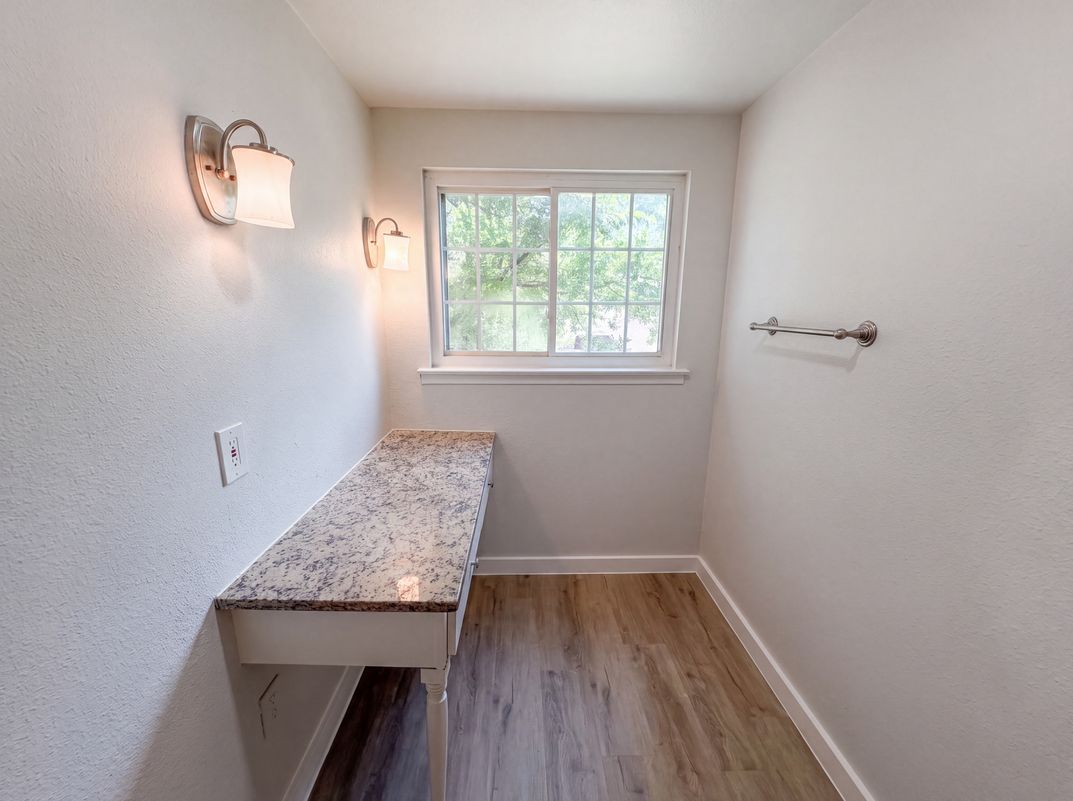 Photo 12 of 20 of 3969 Lost Creek Dr, Dallas, TX