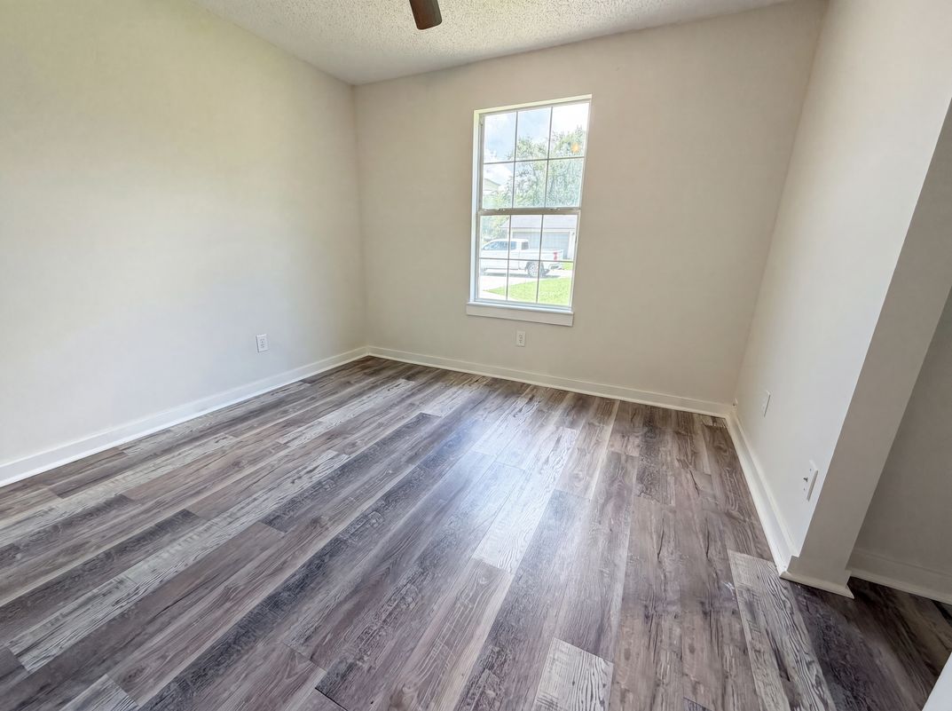 Photo 11 of 16 of 7957 Jacques Dr, Jacksonville, FL