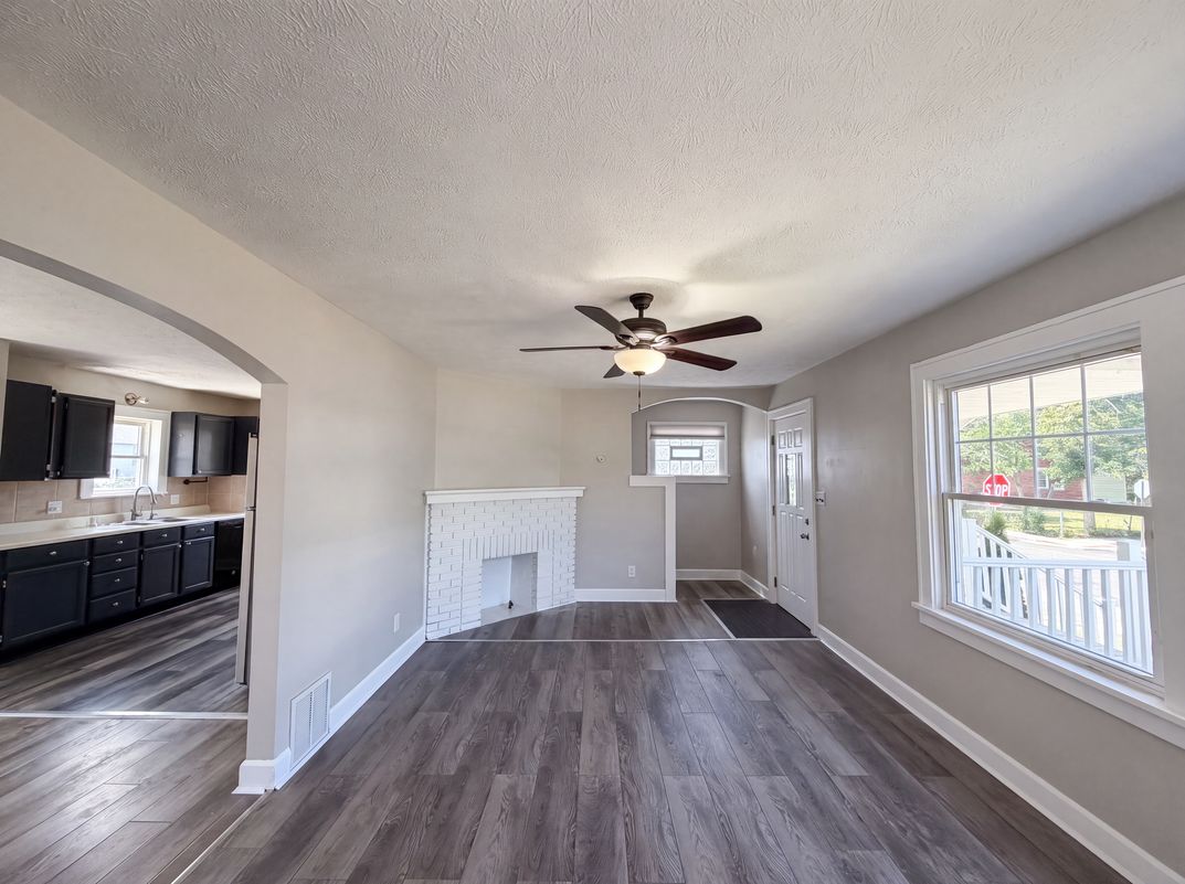 Property photo 3 of 4415 Oak Park Ave
