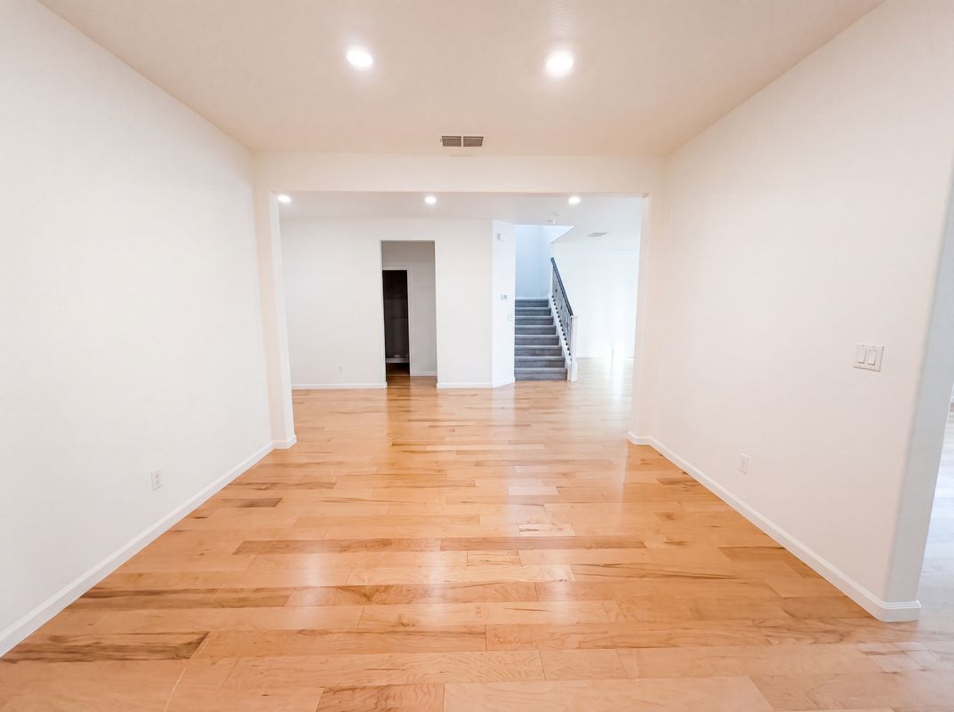 Photo 6 of 39 of 5022 Birch Valley Way, Rancho Cordova, CA
