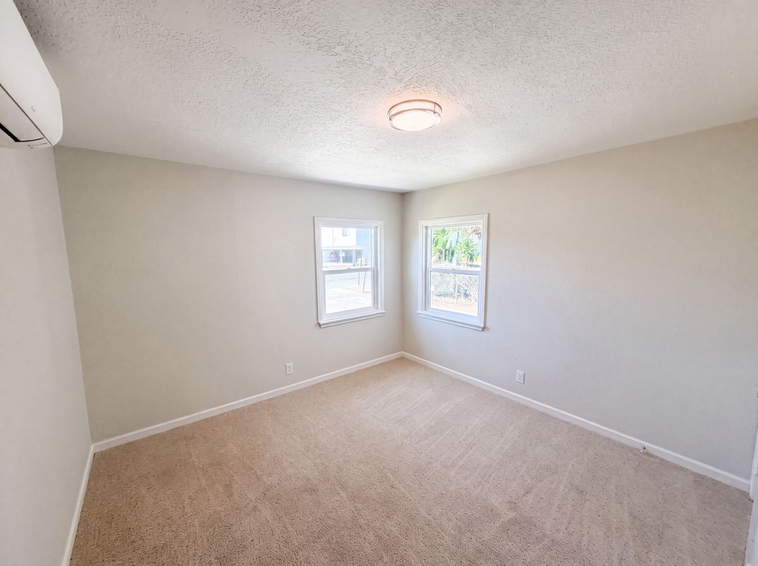 Photo 4 of 19 of 1374 El Nita Ln, Hemet, CA