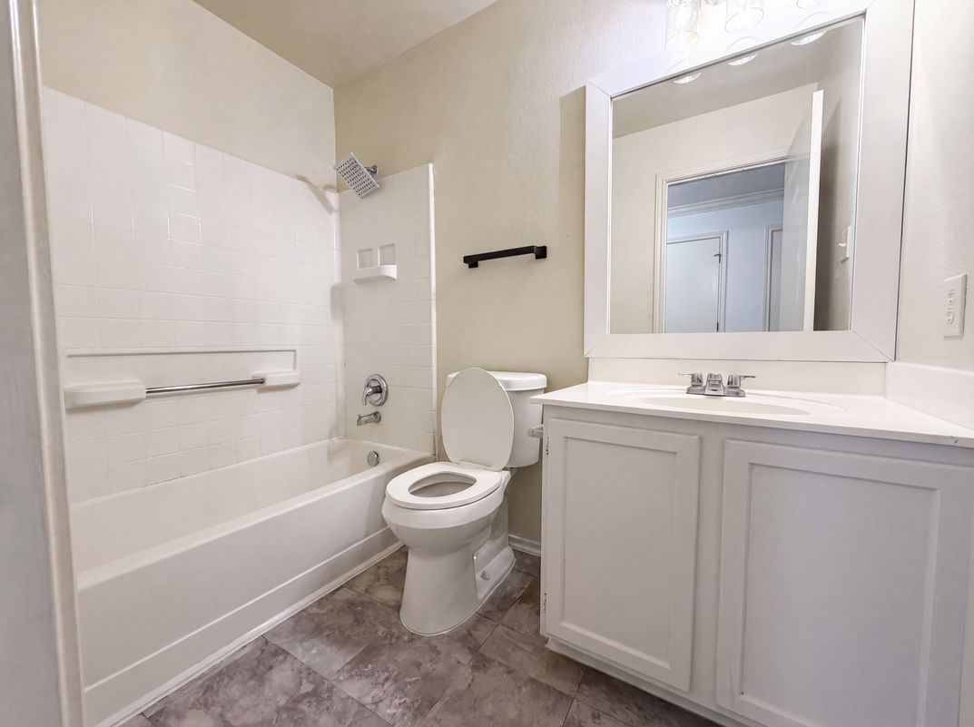 Photo 13 of 19 of 10602 Springwood Sq, Universal City, TX