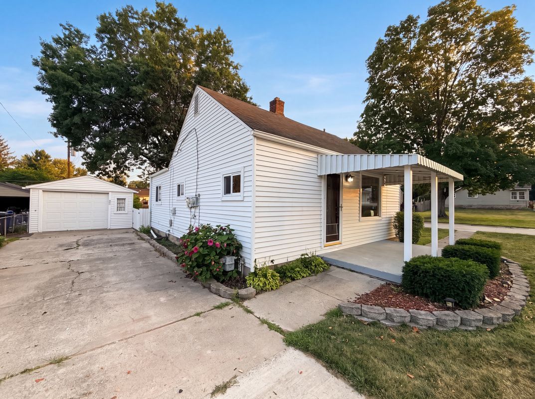 Photo 13 of 16 of 35115 University St, Westland, MI