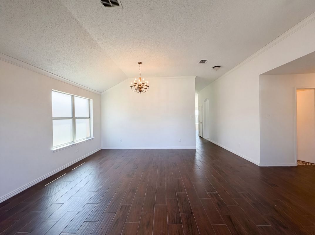 Photo 6 of 21 of 501 W Clover Park Dr, Fort Worth, TX