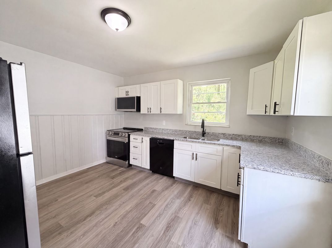 Photo 8 of 24 of 6418 Savannah Ave, Cincinnati, OH