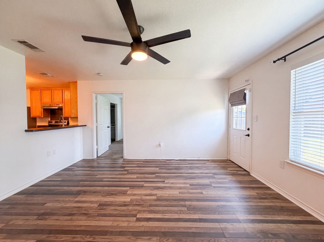 Photo 3 of 16 of 3132 Evangeline Rd, Fort Worth, TX