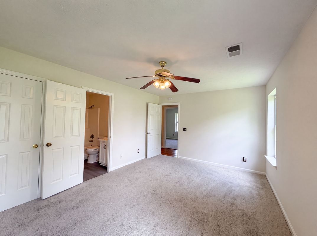 Photo 9 of 20 of 499 Holland Ridge Dr, La Vergne, TN