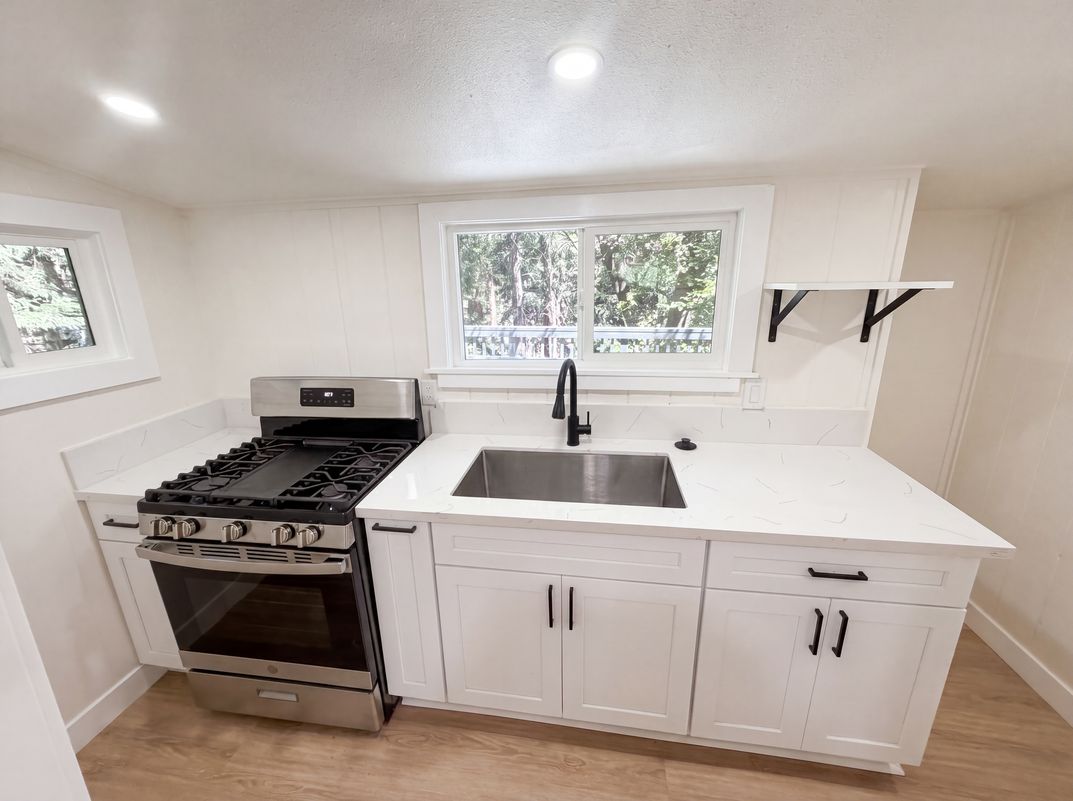 Photo 2 of 24 of 982 Oak Dr, Crestline, CA