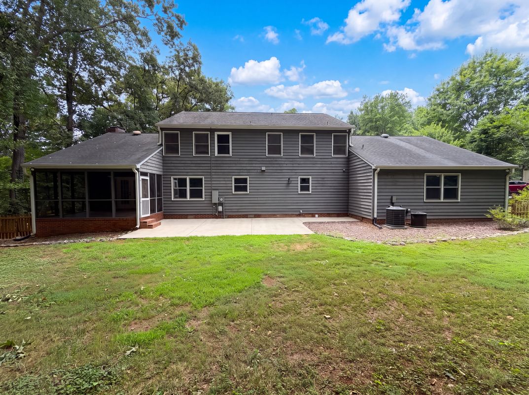 Photo 5 of 22 of 3029 Southampton Cir, Gastonia, NC