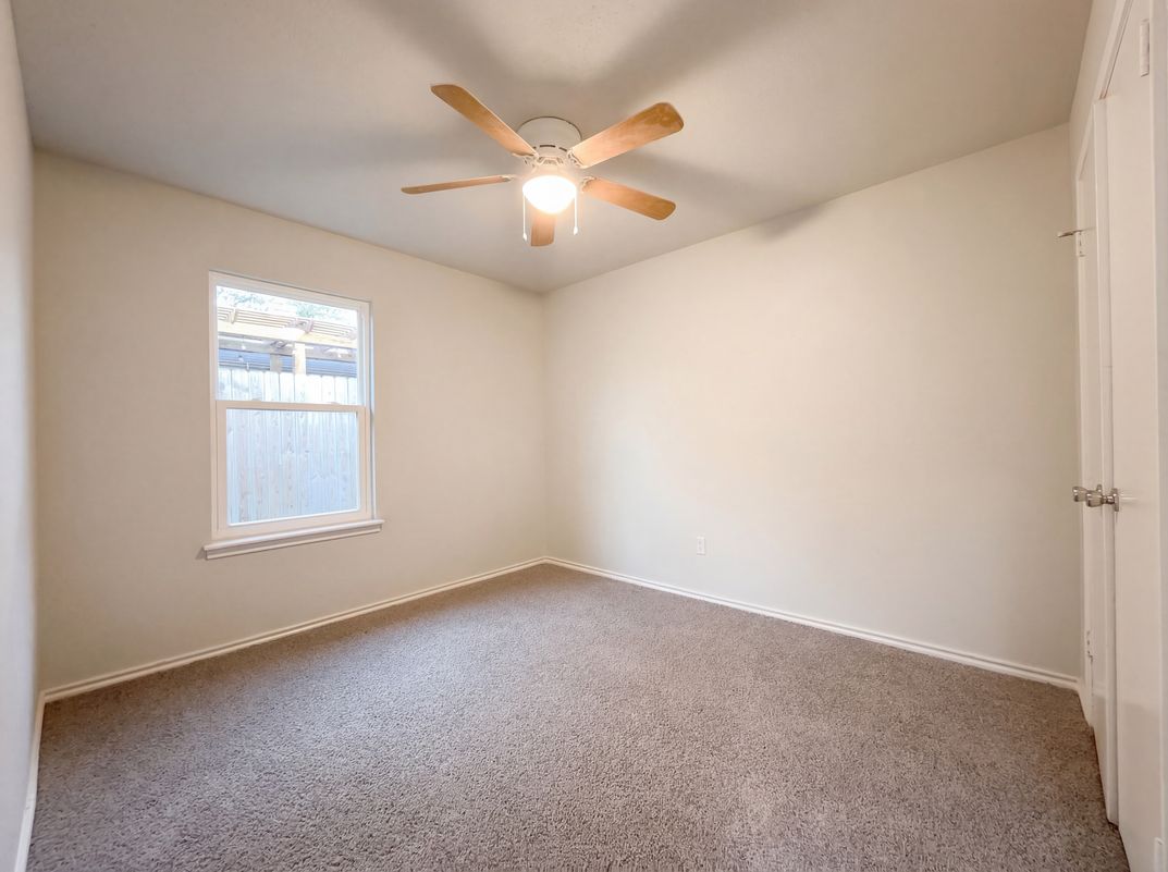 Photo 12 of 16 of 2175 Timberleaf Cir, Ingleside, TX