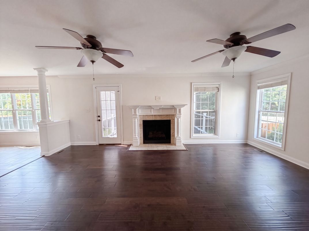 Photo 3 of 27 of 1733 Apache Way, Clarksville, TN
