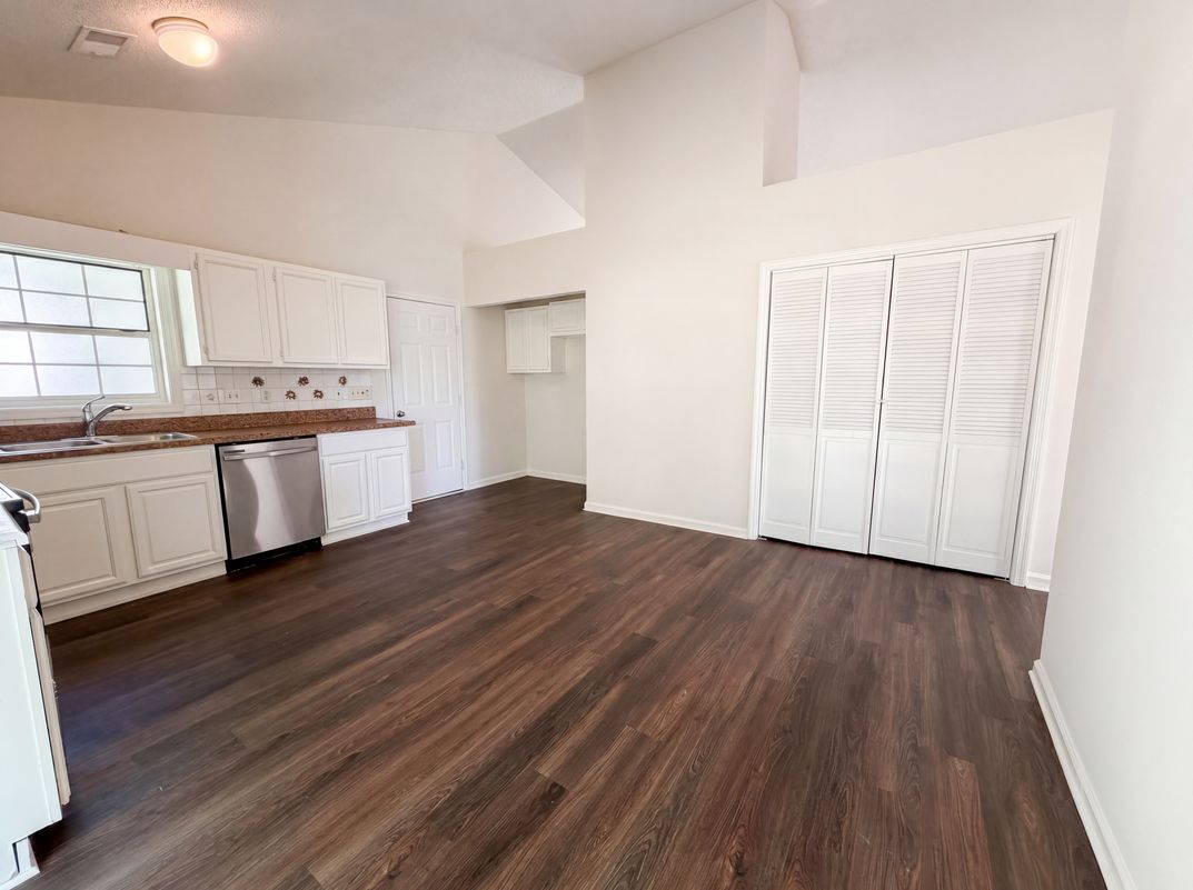 Photo 6 of 28 of 2028 Larson Ln, Goose Creek, SC