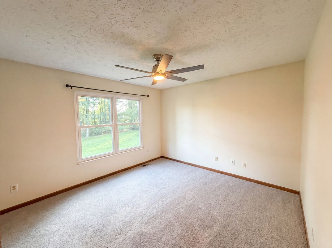 Photo 12 of 21 of 654 Diamond Cir, Ravenna, OH