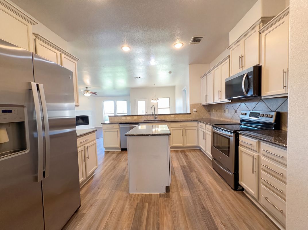 Photo 2 of 17 of 5591 Coventry Dr, Prosper, TX
