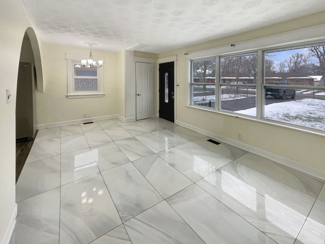 Photo 3 of 17 of 4055 N Grand Ave, Indianapolis, IN