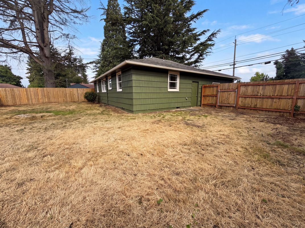 Photo 15 of 16 of 11650 NE Glisan St, Portland, OR
