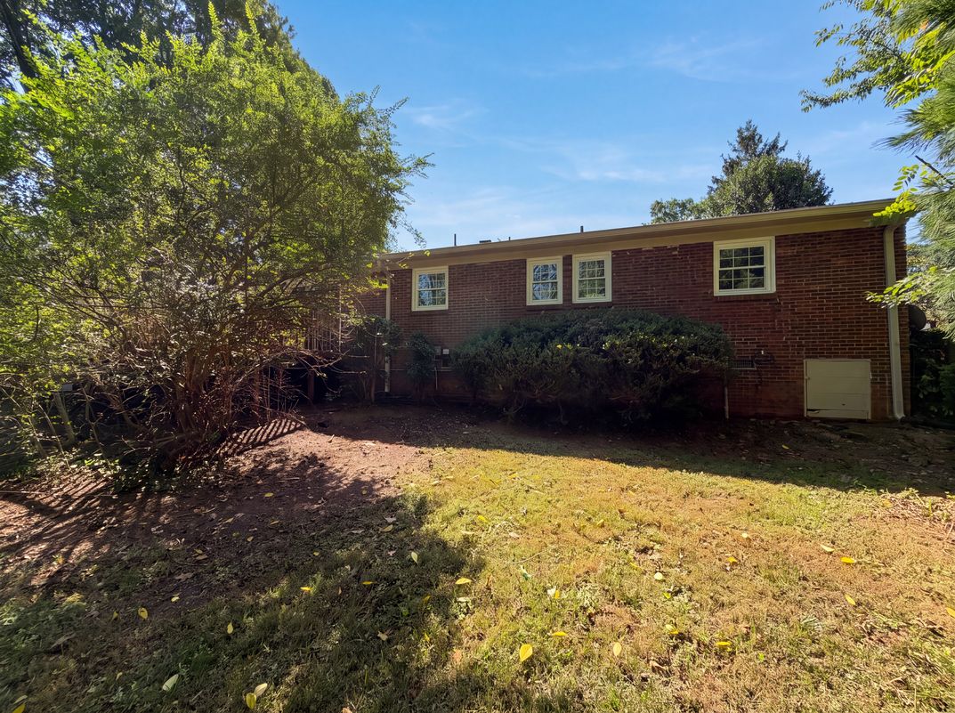 Photo 17 of 18 of 4305 Dawnwood Dr, Gastonia, NC