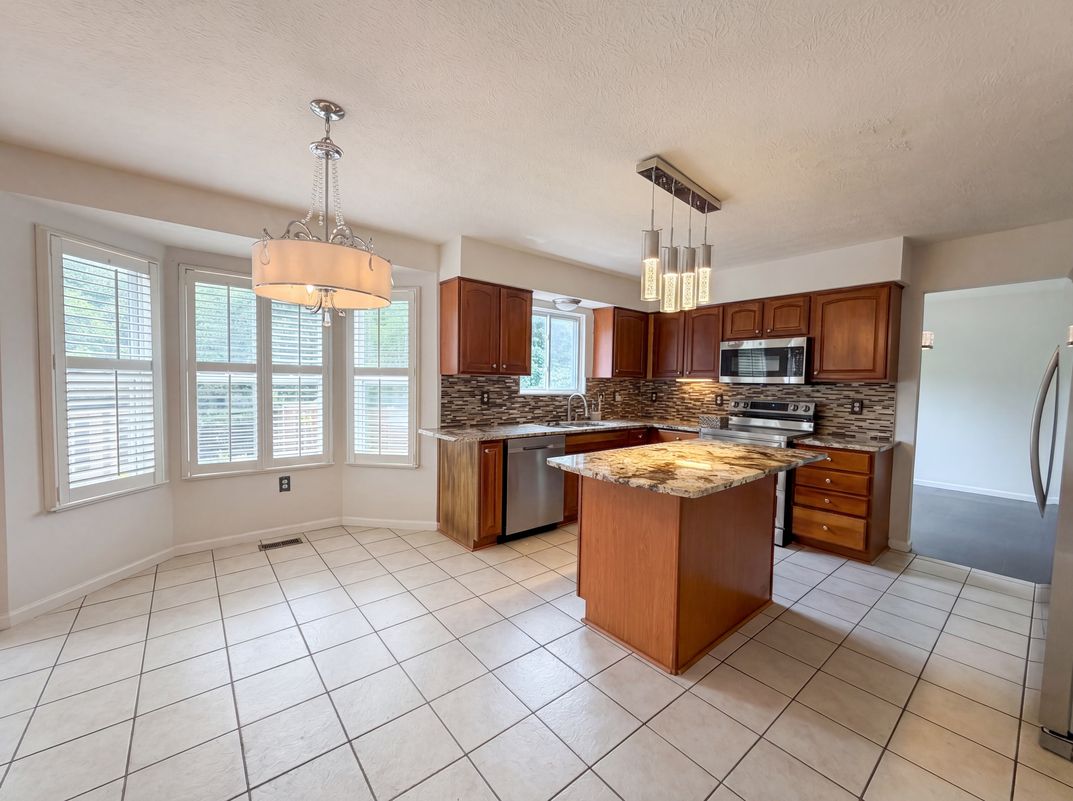 Photo 12 of 44 of 7966 Lazelle Woods Dr, Westerville, OH