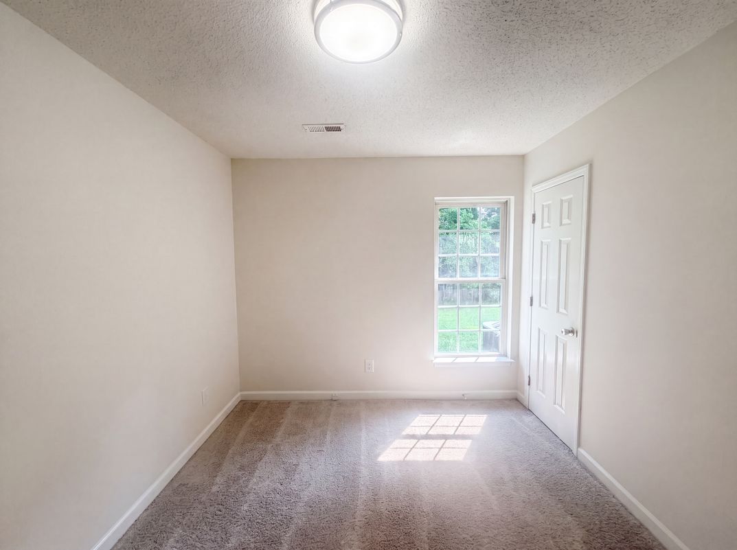 Photo 8 of 17 of 2110 Carlisle Way, High Point, NC