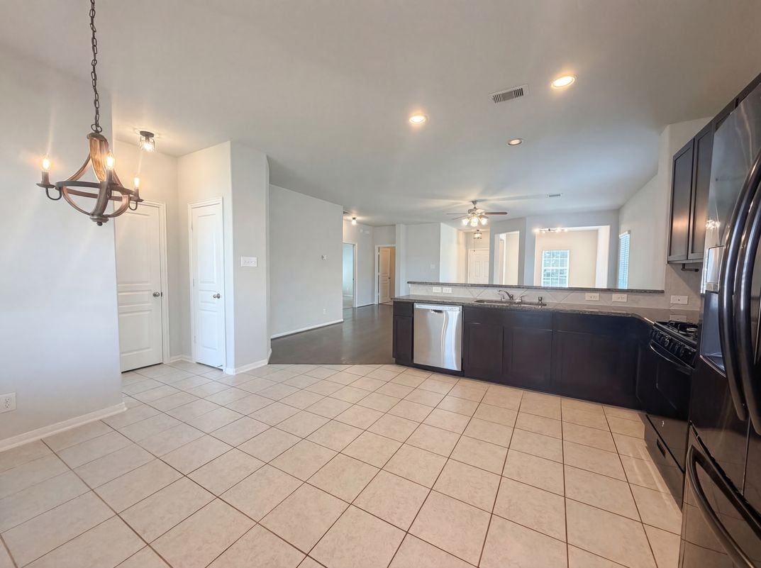 Photo 16 of 23 of 1038 Cash St, Alvin, TX