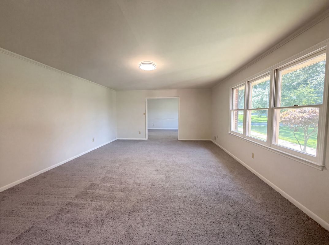 Photo 13 of 32 of 604 Meadowbrook Dr, Spartanburg, SC