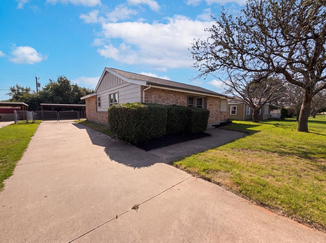 Photo 15 of 17 of 2901 Acton School Rd, Granbury, TX