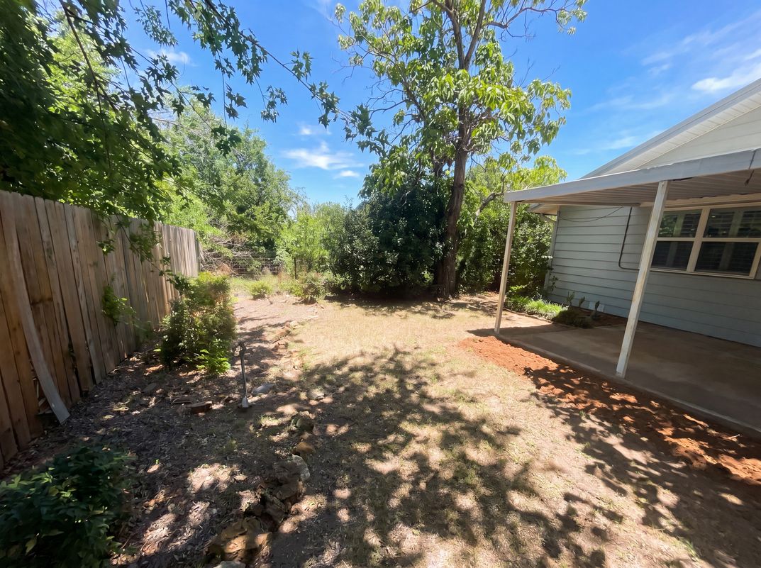 Photo 19 of 20 of 421 N 3rd St, Jacksboro, TX