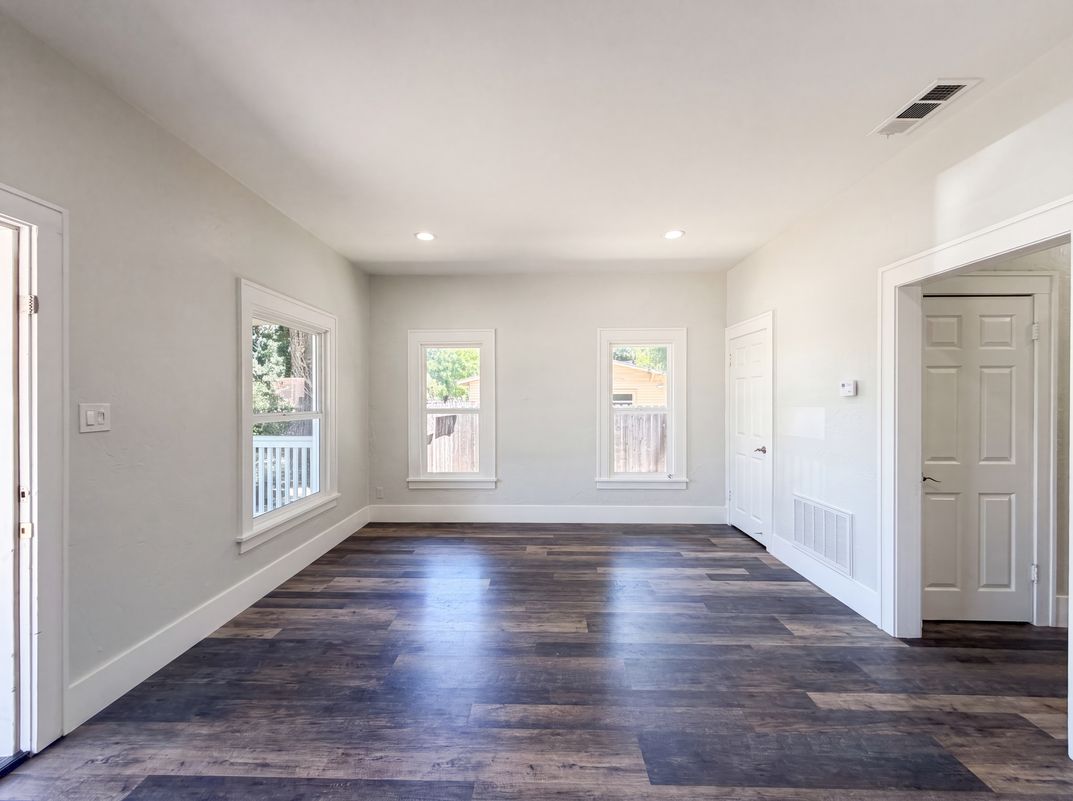 Photo 8 of 29 of 1860 W Willow St, Stockton, CA