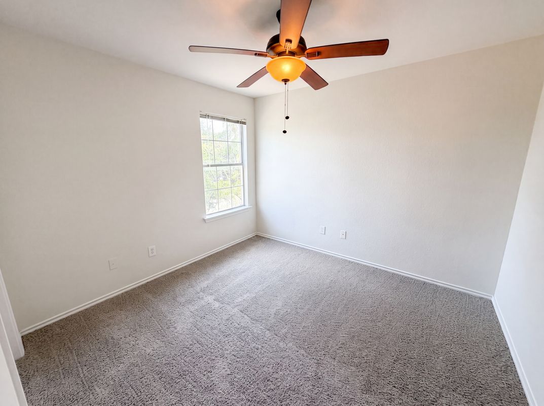 Photo 12 of 20 of 206 Almquist St, Hutto, TX