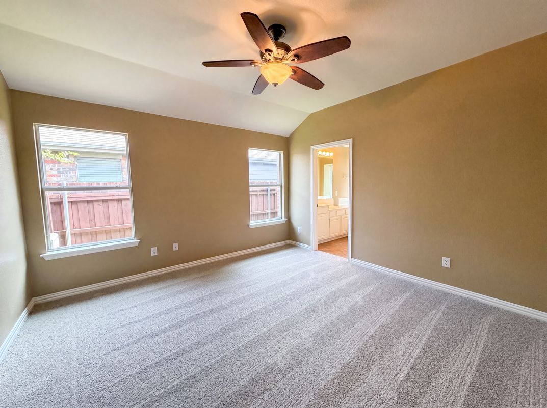 Photo 4 of 16 of 5400 Shepherd Pl, Flower Mound, TX