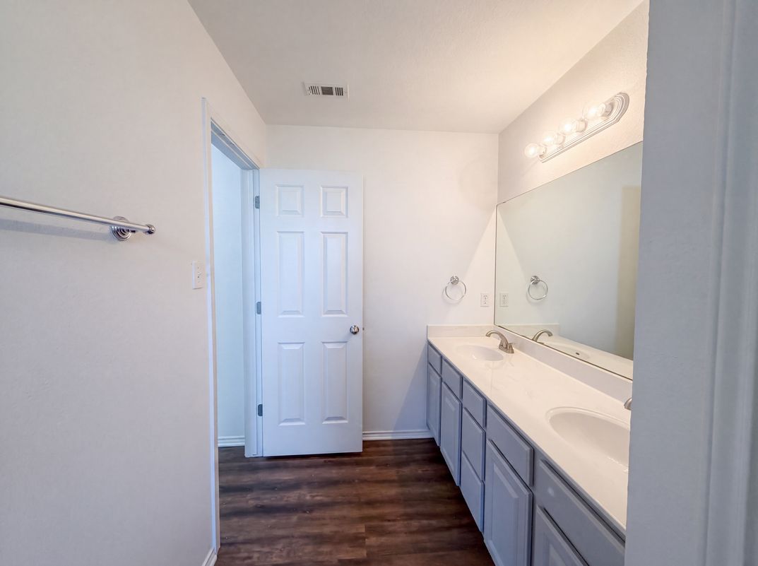 Photo 13 of 19 of 7712 Redbrush, Temple, TX