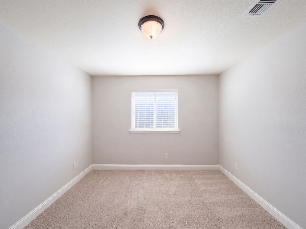 Photo 10 of 22 of 3032 Laguna Dr, Plano, TX